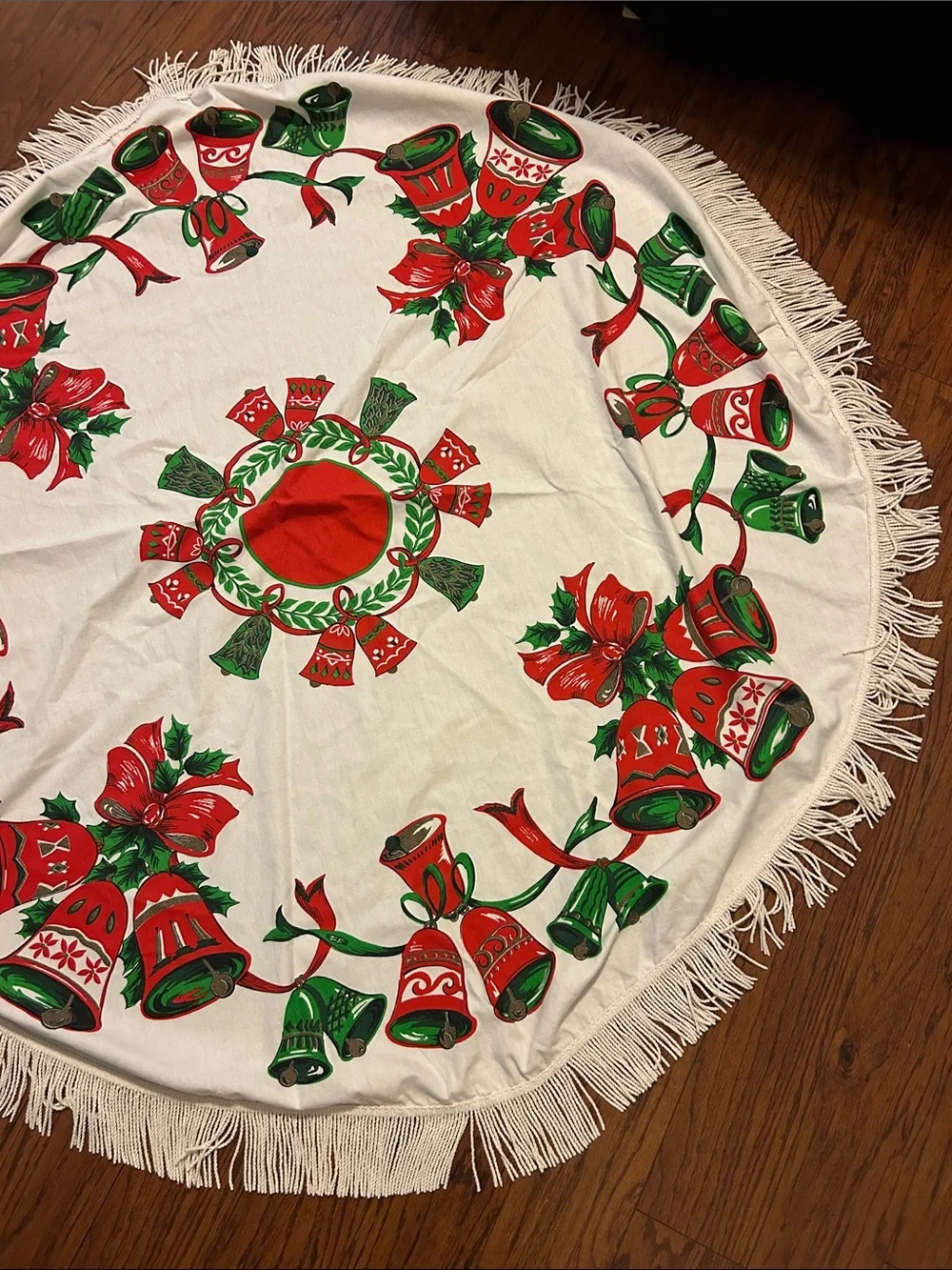 Vgt Holiday Bell Round Table cloth 56 inches w/o fringe